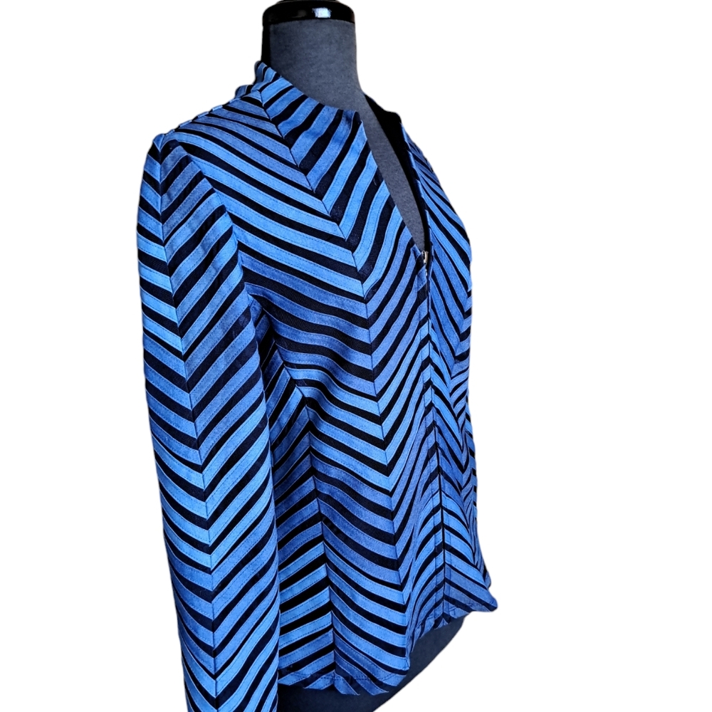ASHRO Blouse. - Picture 3 of 7